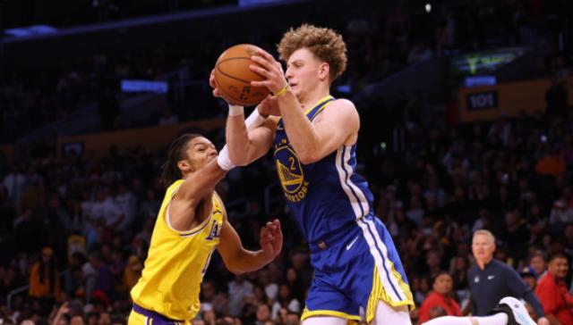 B体育手机版下载-助攻榜第一！勇士20岁菜鸟闪耀季前赛完爆湖人新秀