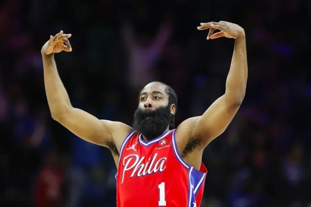 B体育手机版下载-哈登找回得分感觉砍30+，他带给76人的不止是胜利